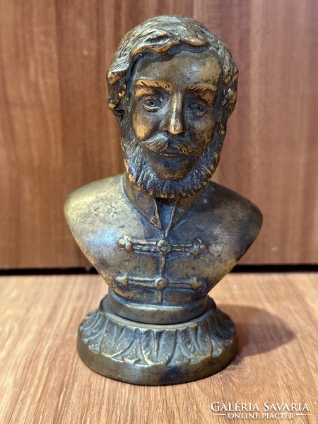A copper bust of Louis Kossuth