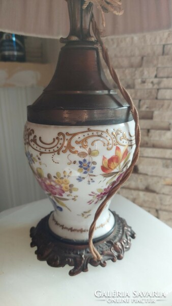 Antik, kézifestett, porcelántestű asztali ernyős lámpa