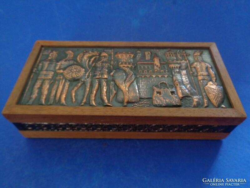 Industrial artist gift box, with military portrait