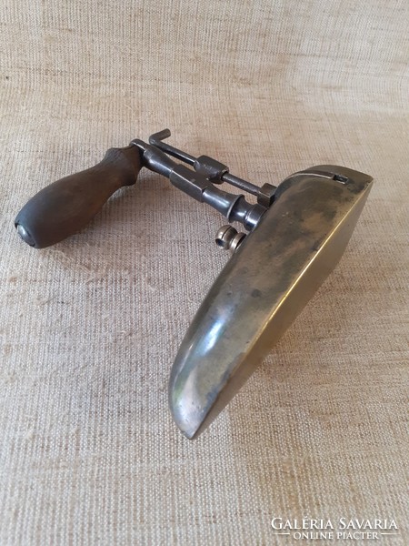 Old brass ox tongue lace iron 2.