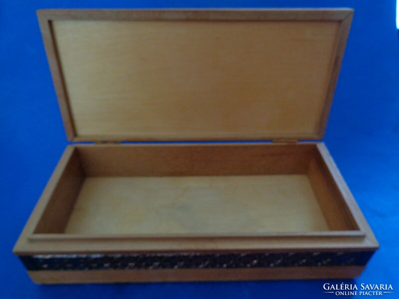 Industrial artist gift box, with military portrait