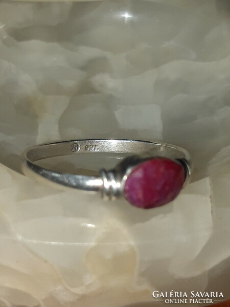 Silver ring with ruby stones - size 57