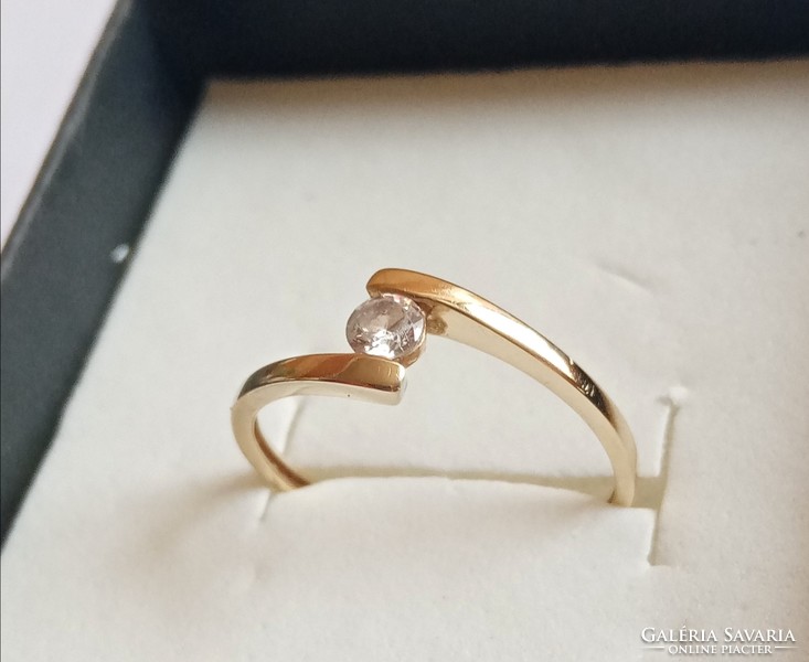 14K beautiful ring with modern lines