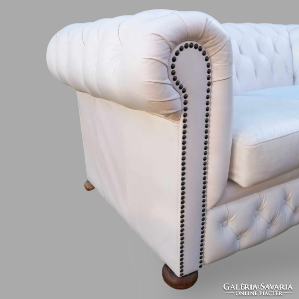 Chesterfield 2-seater white leather sofa