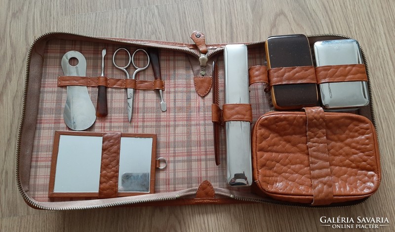 Retro men's travel set in a flawless genuine leather case