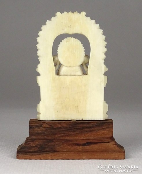 1Q936 Faragott csont Buddha szobor 7.3 cm