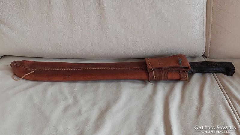 Mambi machete in leather case