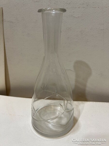 Dekanter, kiöntő üvegből, régi, vastagfalú, 20 x 13 cm-es. 4532