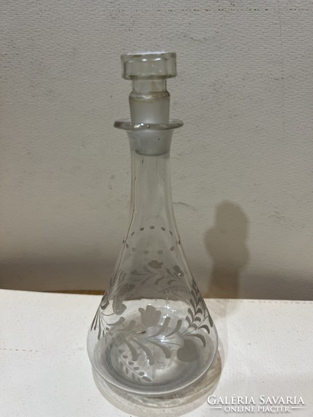 Dekanter, kiöntő üvegből, régi, vastagfalú, 22 x 13 cm-es. 4536