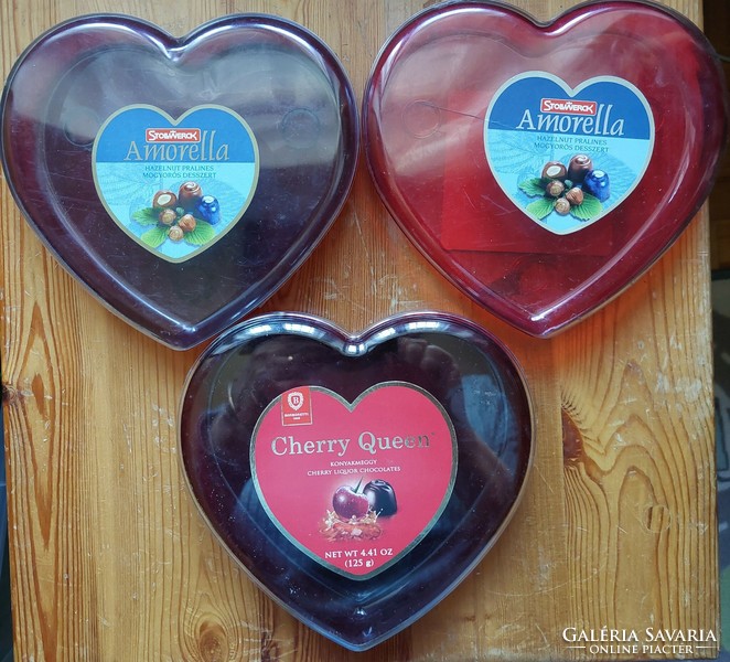 3 old heart-shaped plastic boxes, amorella, cherry queen (even with free delivery!)