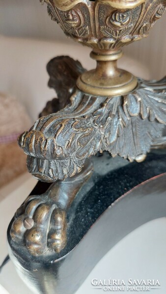 Antique table shade lamp with claws