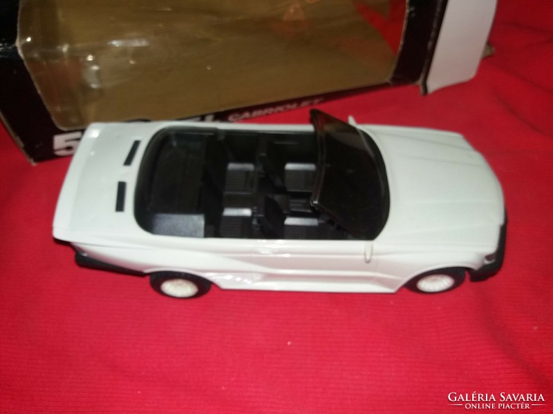 Retro MERCEDES 560 E cabrio lendkerekes műanyag modell szintű játék autó dobozával a képek szerint