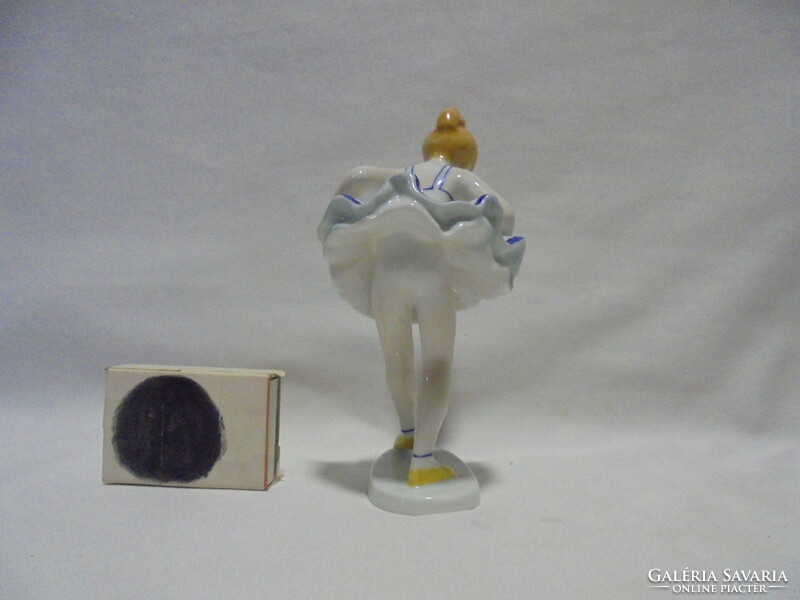 Hollóházi porcelán balerina figura, nipp