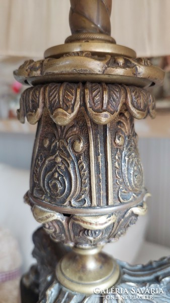 Antique table shade lamp with claws