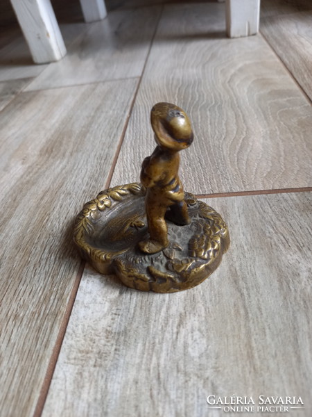 Sumptuous old copper ring holder bowl with peeing boy statue i. (8.3X6.5x7.8 cm)