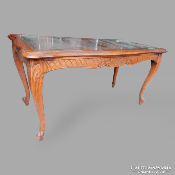 Neobaroque coffee table with glass top