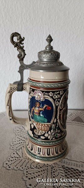Beer mug with tin lid
