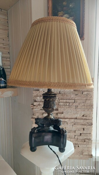 Antique table shade lamp with claws