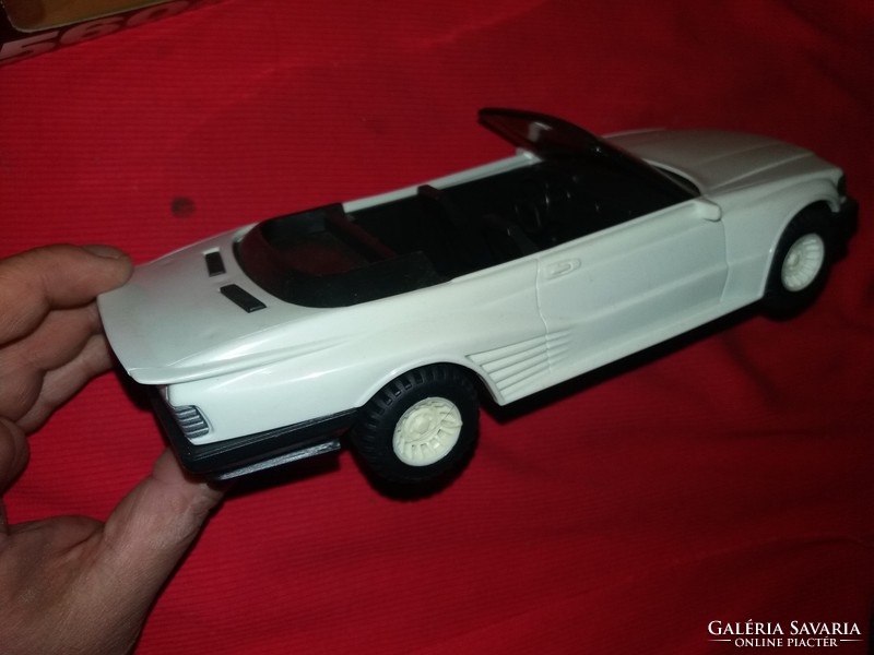 Retro mercedes 560 e cabrio with flywheel plastic model level toy car with box according to the pictures