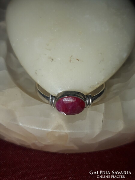 Silver ring with ruby stones - size 57