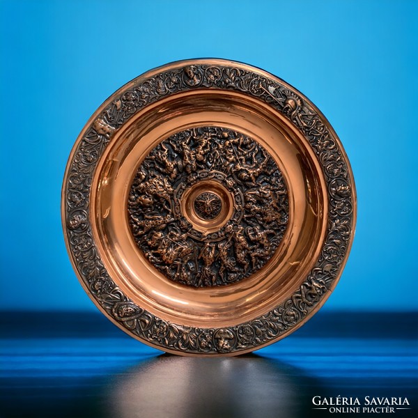Ókori csatajelenetes réz falidísz tányér, nagyméret 890 g.