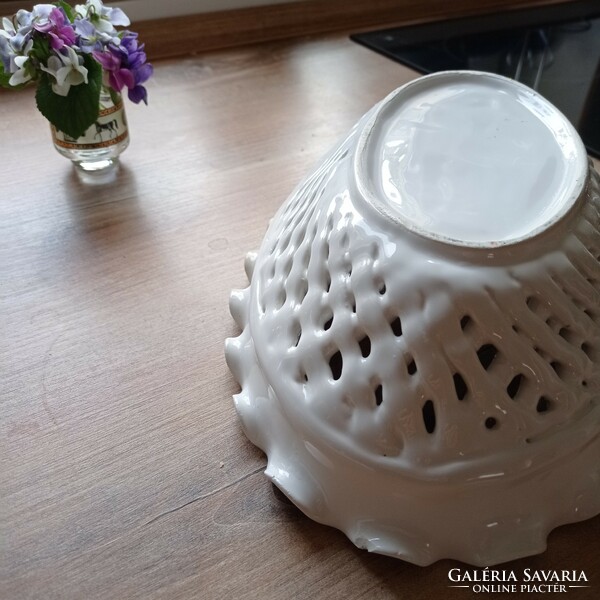 Large porcelain wicker serving tray, center of the table