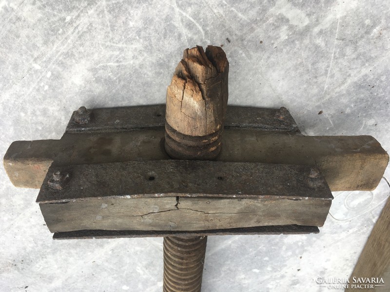 Old wooden screw - press pieces