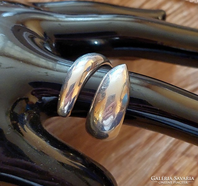 A wonderful modernist silver ring, large
