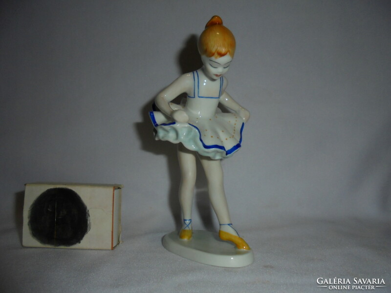 Ravenclaw porcelain ballerina figure, nipp
