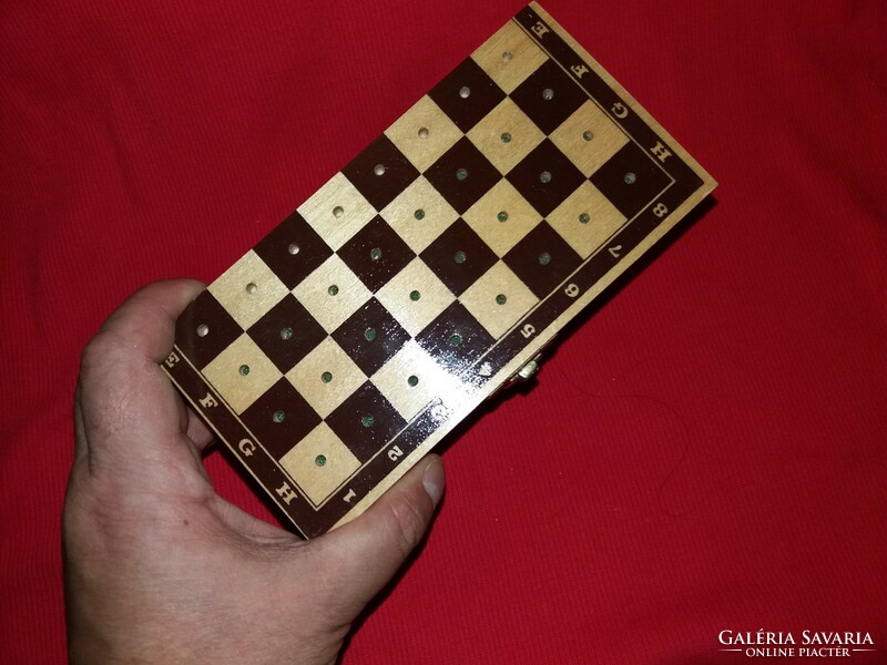 Régi utazó sakk készlet " beszúrós " rögzítésű bábúkkal HIÁNYTALAN a képek szerint