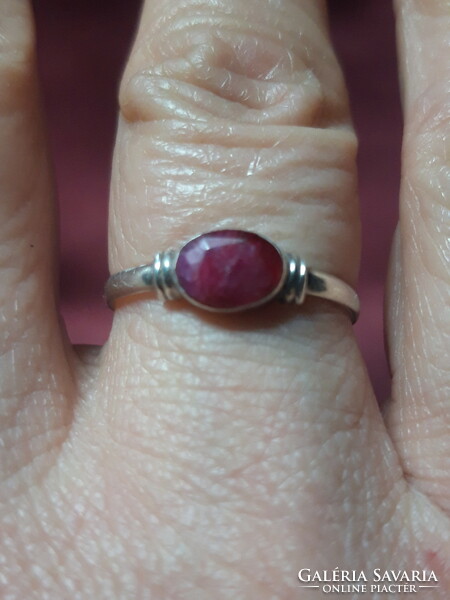 Silver ring with ruby stones - size 57