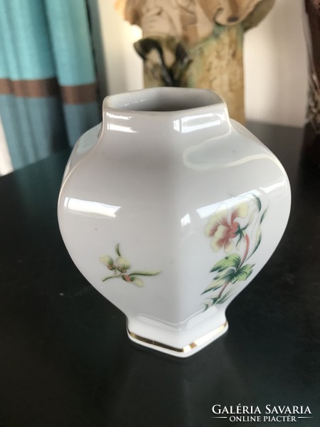 Hollóházi porcelán hatszögletű kis váza (33)