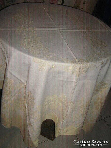 Beautiful flower patterned damask tablecloth