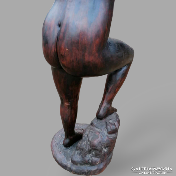 Szignózott ,fából készült női akt szobor