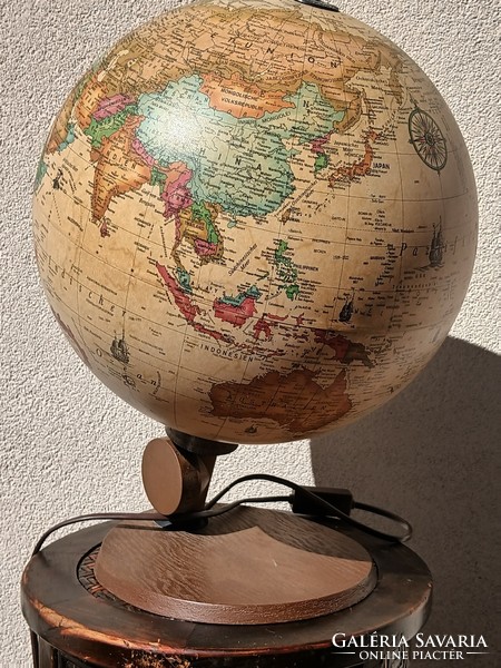 Vintage illuminated globe. Negotiable.