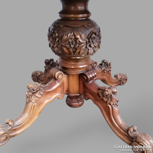 Baroque round dining table