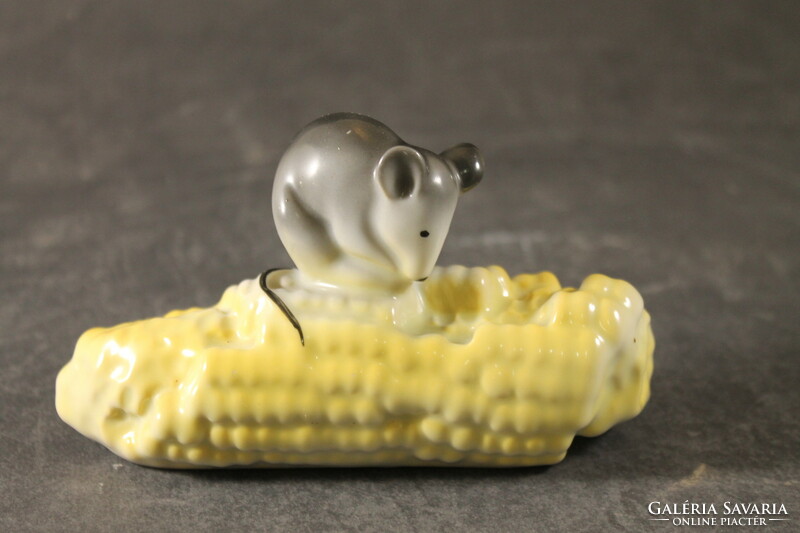 Mouse eating porcelain corn 712