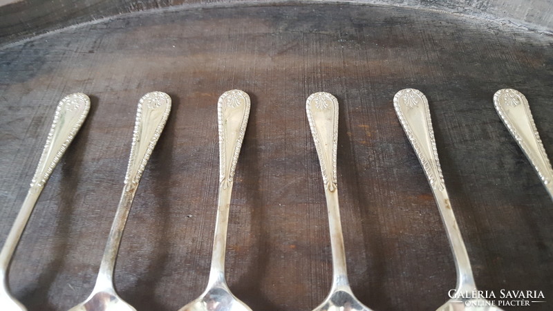 Set of 6 English silver-plated teaspoons.