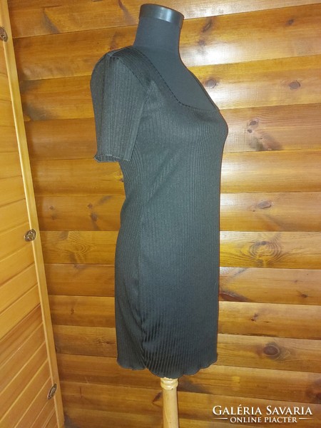 Fekete bordázott L-es elasztikus midi ruha. Újszerű. Mell:42-55cm.