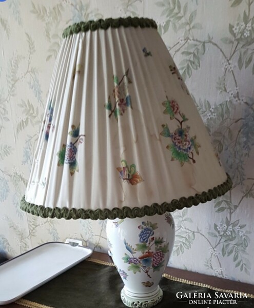 Herendi nagyméretű porcelán Viktória mintás lámpa, 72cm magas ernyővel együtt