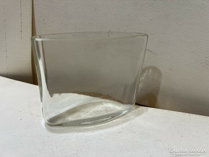 Art deco üveg váza, 12 x 4x 10 cm-es nagyságú darab. 4563