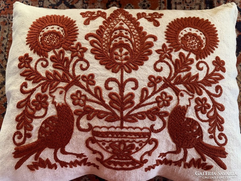 A very nice smaller decorative pillow with a bird motif