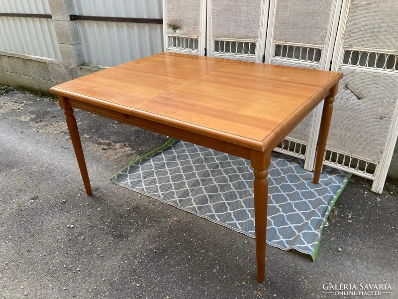 Rustic opening dining table