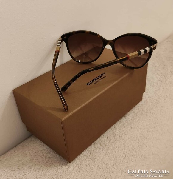 Original burberry sunglasses, flawless, like new!