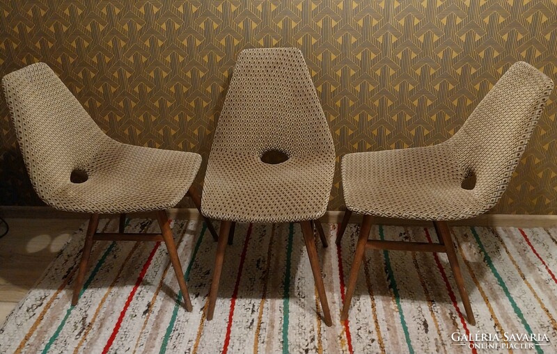 3 "Erika" szék egyben.