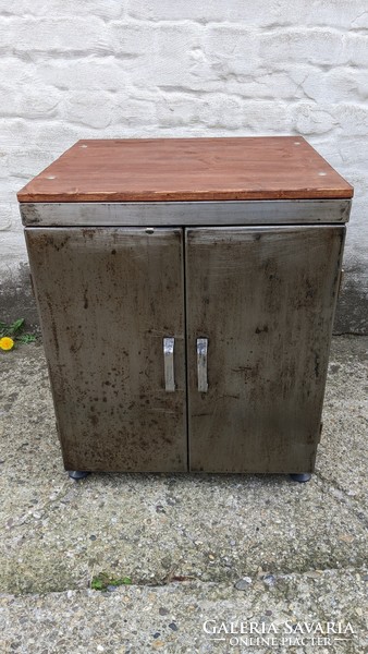 Lemezszekrény, bárszekrény