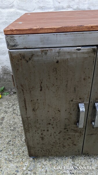 Lemezszekrény, bárszekrény