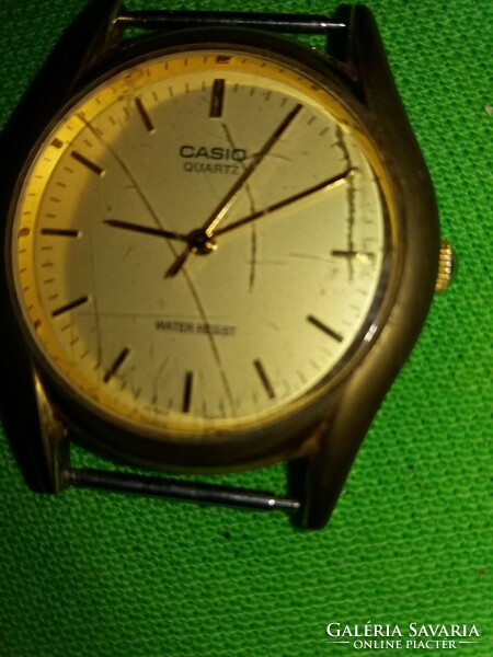 Old casio quartz battery and without watch strap, not tested according to the pictures