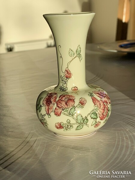 Zsolnay virágos váza aranyozott mesterjeles
