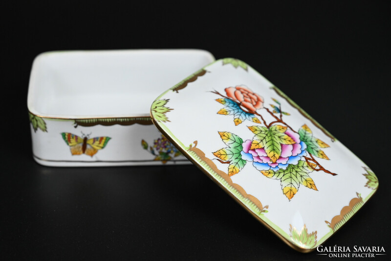 Large Herend porcelain box with Victoria pattern